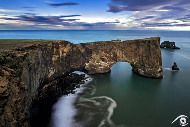 Dyrhólaey peninsule vik Reynisdrangar peninsula promontory arch arche islande iceland photographie photography trip travel voyage nikon d810 europe nature paysage landscape summer été cascade long exposure, pose longue south sud